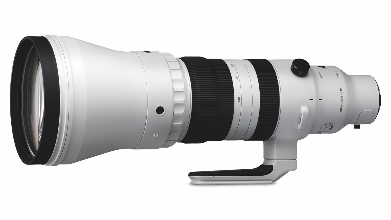 A long black and white professional lens from Sigma, against a white background