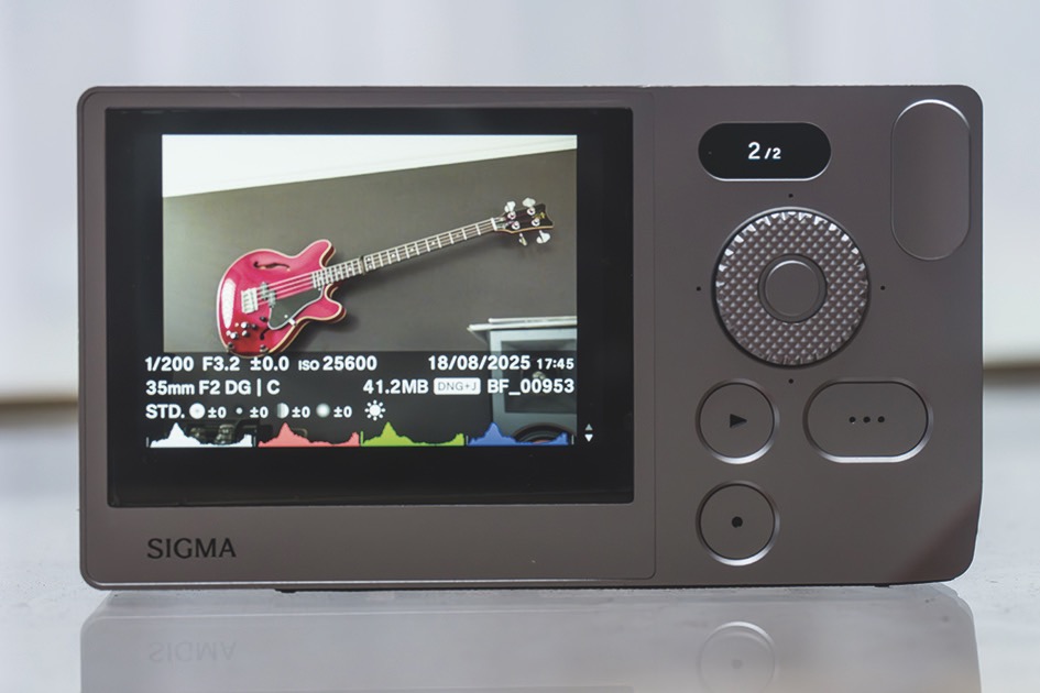 A Sigma camera screen showing simple controls and a picture of a red guitar