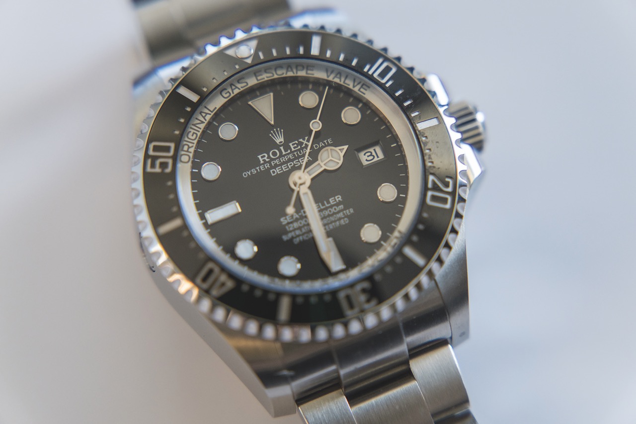 3 filter 4 Large Closer image of a silver watch on a table